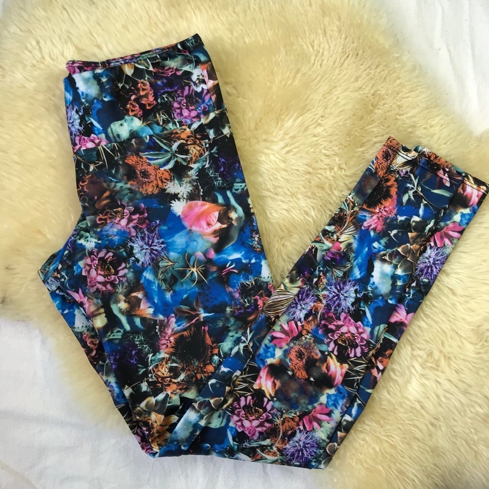 Onzie graphic mid rise midi legging